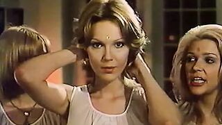 1976 Jennifer Welles Of A Young American House Wife