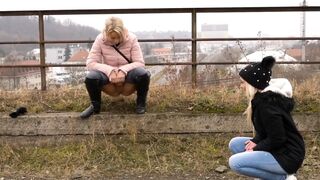 Sexy Girls Peeing