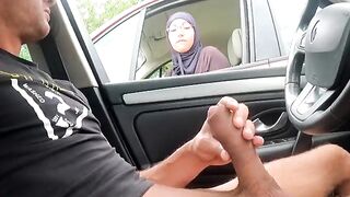 I take out my cock on a motorway rest area, this Muslim girl is shocked !!!